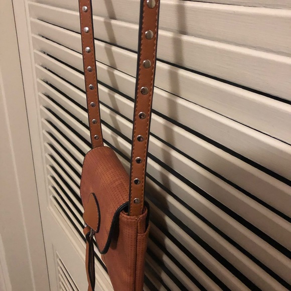 MELLOW WORLD NWOT Vegan Leather Studded Cell Phone Crossbody. - Picture 7 of 10